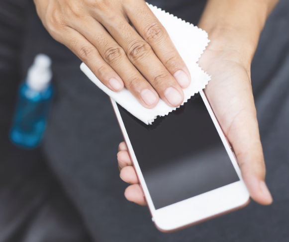How a Dirty Phone Affects Your Skin (and What to Do About It)